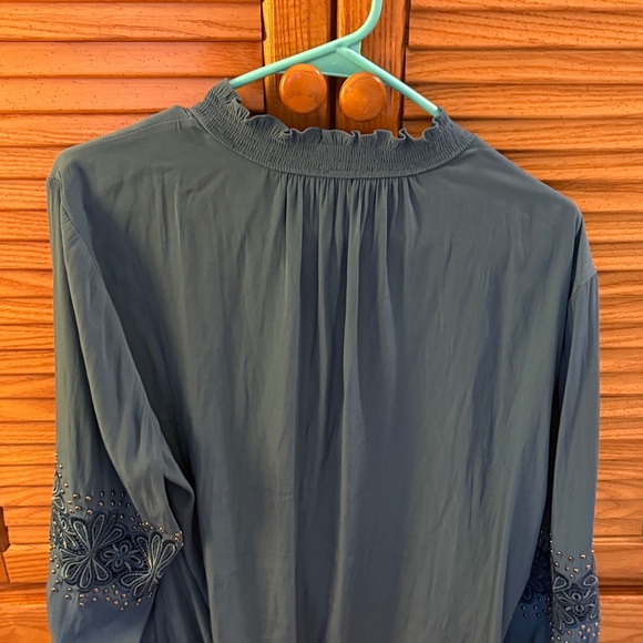 Chico's Blue Embellished Sleeve Blouse Size 3 (XL) - Picture 5 of 8